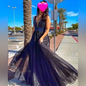 Sherri Hill 32336 Taffeta ball gown with beaded deep V bodice in Black L(sz16)